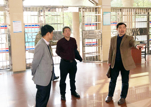 校长曾宝成深入学生宿舍检查安全工作